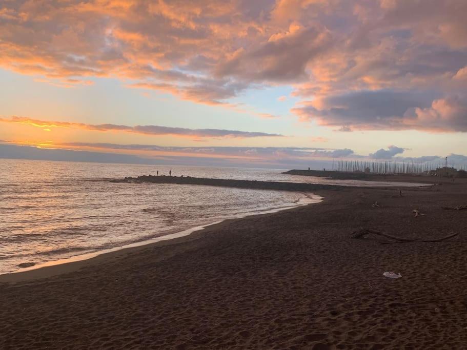 Rome'S Harbour All Year Ostia Buitenkant foto
